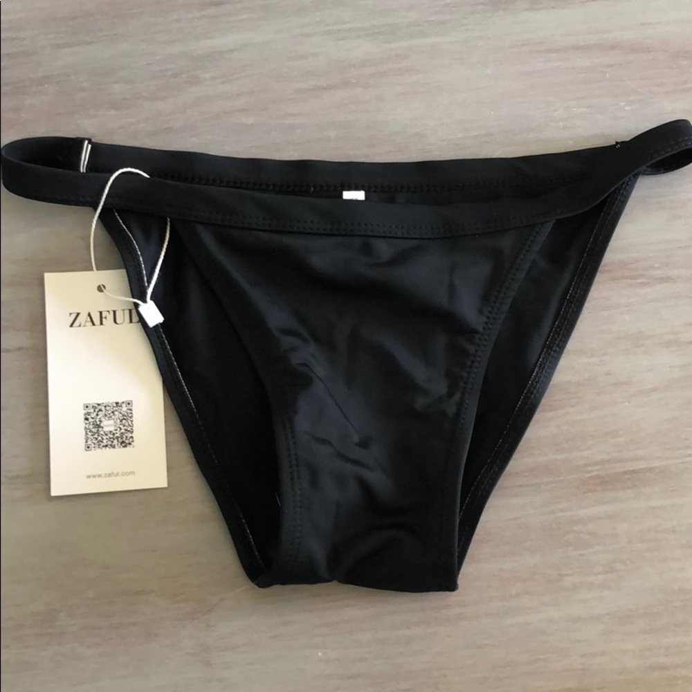 NWT black cheeky bikini bottoms